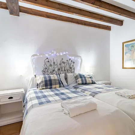 Kety Apartment *